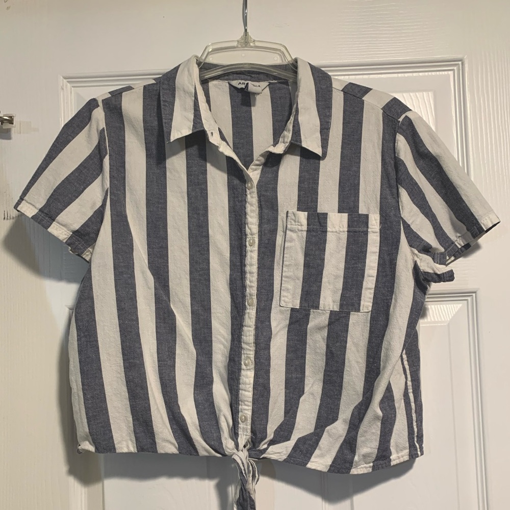 Arizona cropped short sleeve button up striped blue and white L